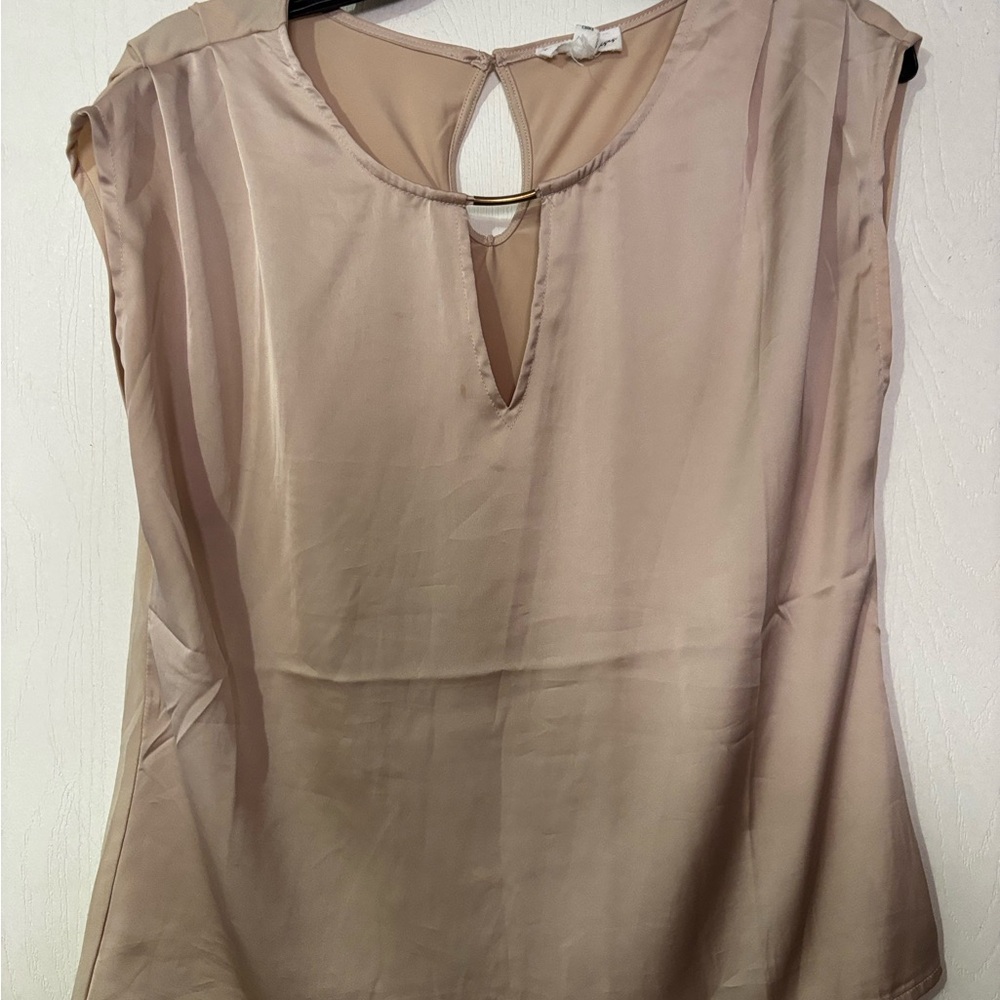 Sleeveless Keyhole Blouse in Taupe
